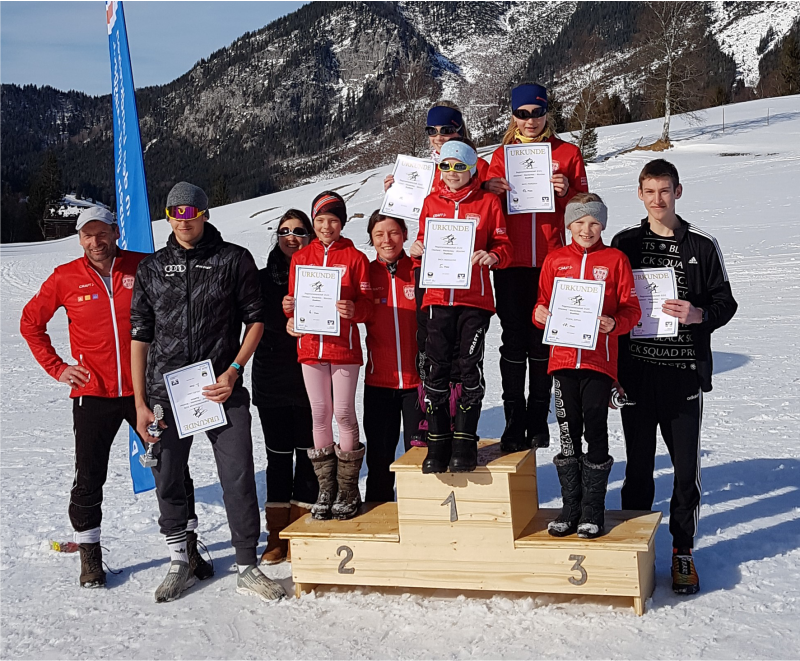 Das Skilanglauf-Rennteam des TSV Rottenbuch mit zwei Landeskadersportlern
